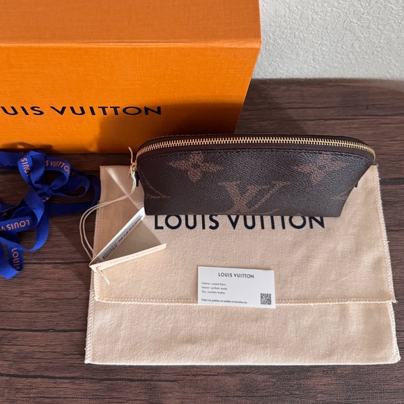 NEW LOUIS VUITTON Monogram Reverse Cosmetic Pouch PM - Picture 2 of 10